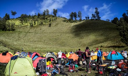 Kegiatan Mendaki Gunung Yang Sedang Viral