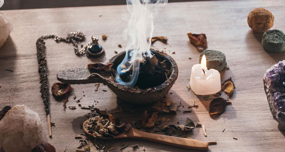 Bahan Aromatik Menyan Yang Berhubungan Dengan Mistis