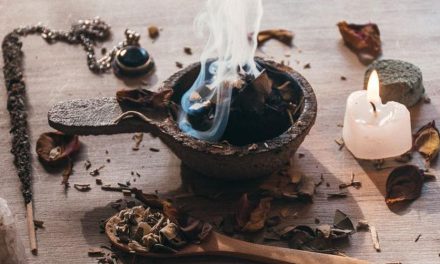 Bahan Aromatik Menyan Yang Berhubungan Dengan Mistis