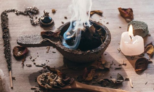 Bahan Aromatik Menyan Yang Berhubungan Dengan Mistis