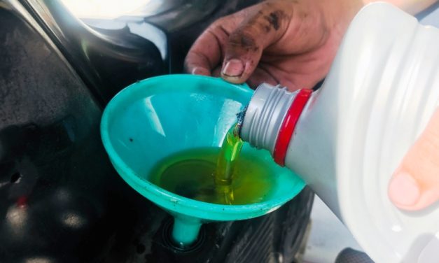 Sebuah Kendaraan Yang Memakai Oli Samping Lebih Boros