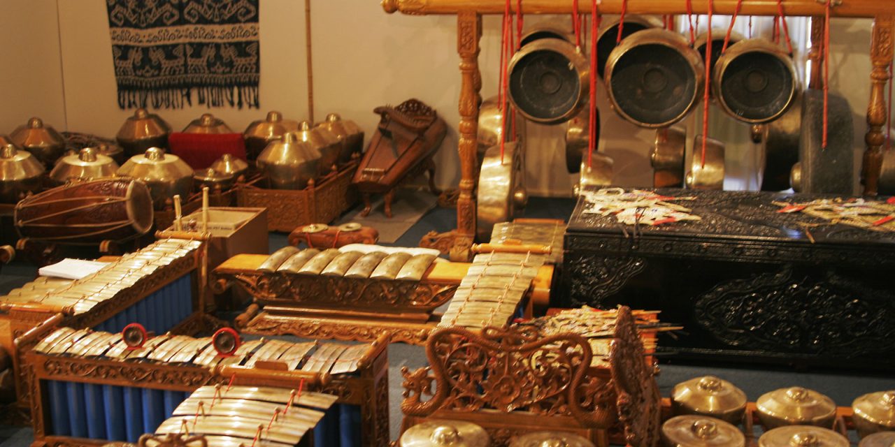 Perangkat Alat Musik Gamelan Budaya Tradisional Indonesia
