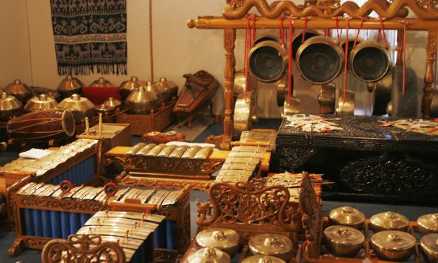 Perangkat Alat Musik Gamelan Budaya Tradisional Indonesia