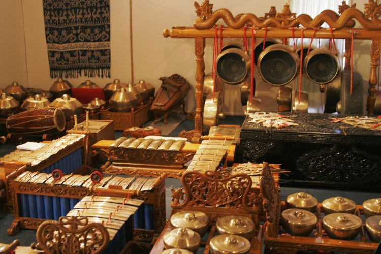Perangkat Alat Musik Gamelan Budaya Tradisional Indonesia