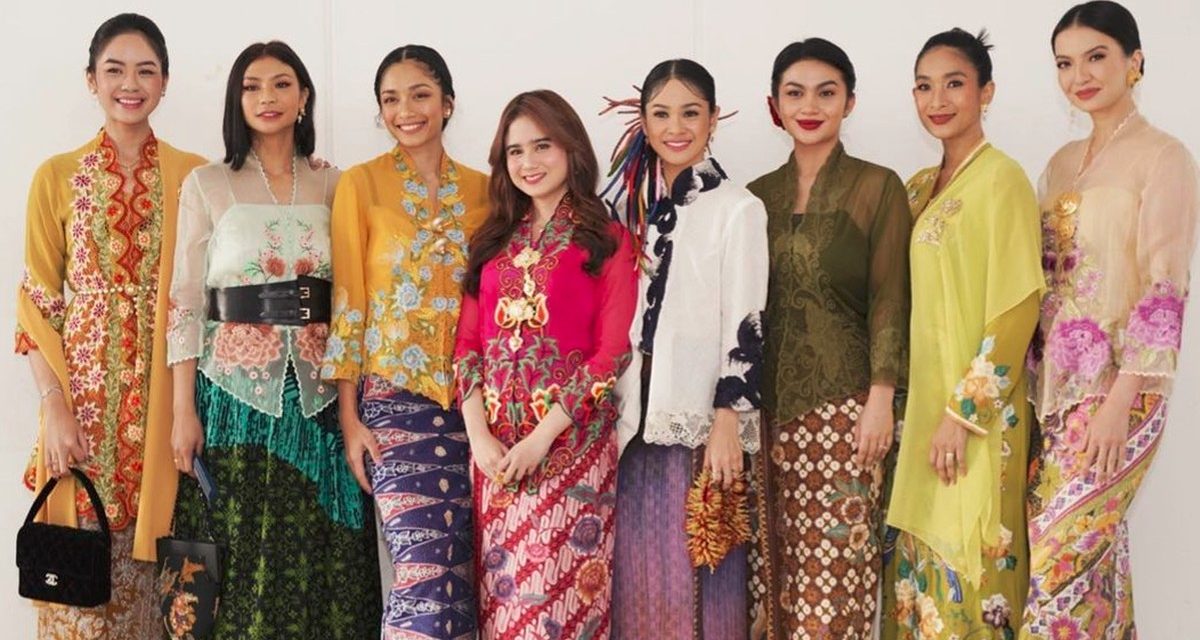 Pakaian Tradisional Kebaya Khusus Untuk Perempuan