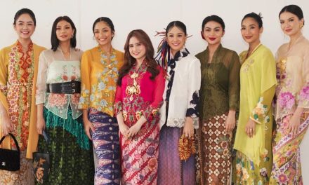 Pakaian Tradisional Kebaya Khusus Untuk Perempuan
