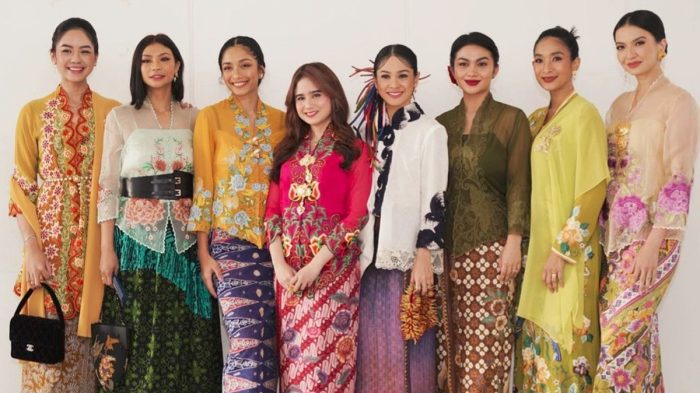 Pakaian Tradisional Kebaya Khusus Untuk Perempuan