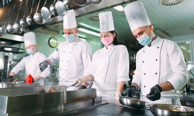 Seorang Profesional Di Bidang Kuliner Atau Chef