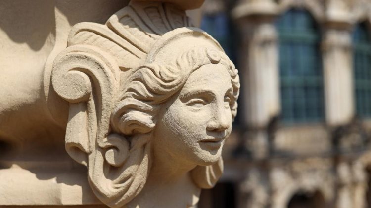 Tiga Dimensi Memiliki Karya Seni Patung Yang Di Ukir