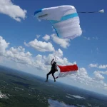 Olahraga Berisiko Ekstrem Paralayang Dari Ketinggian Langit