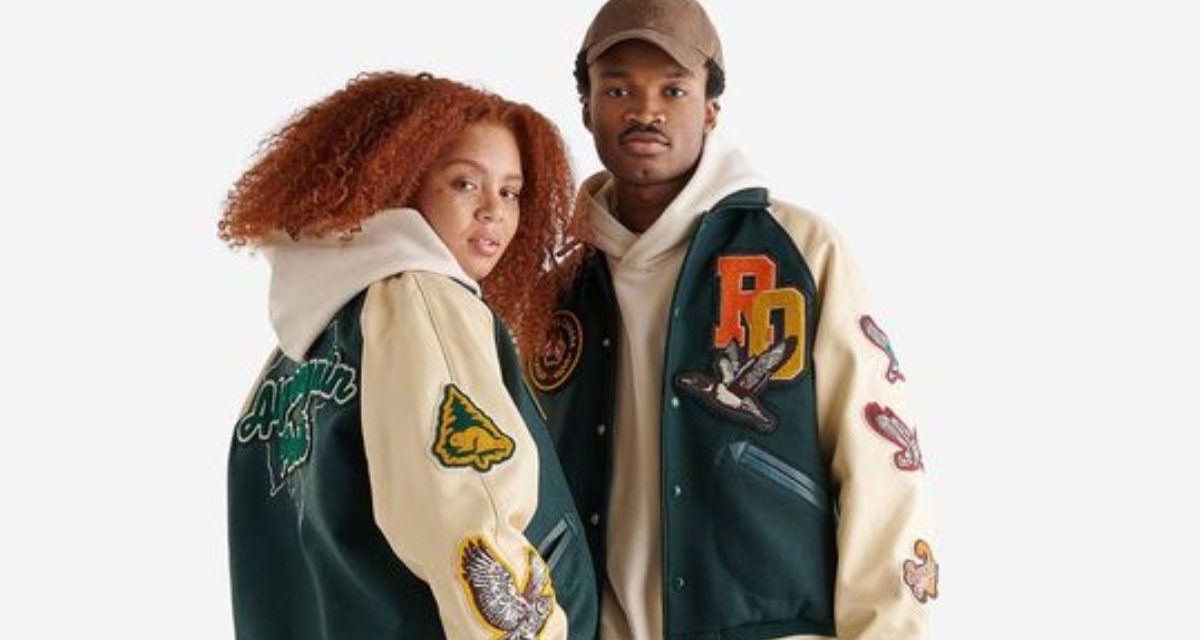 Tampilan Luar Jaket Varsity Di Kalangan Universitas