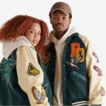 Tampilan Luar Jaket Varsity Di Kalangan Universitas