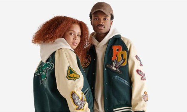 Tampilan Luar Jaket Varsity Di Kalangan Universitas