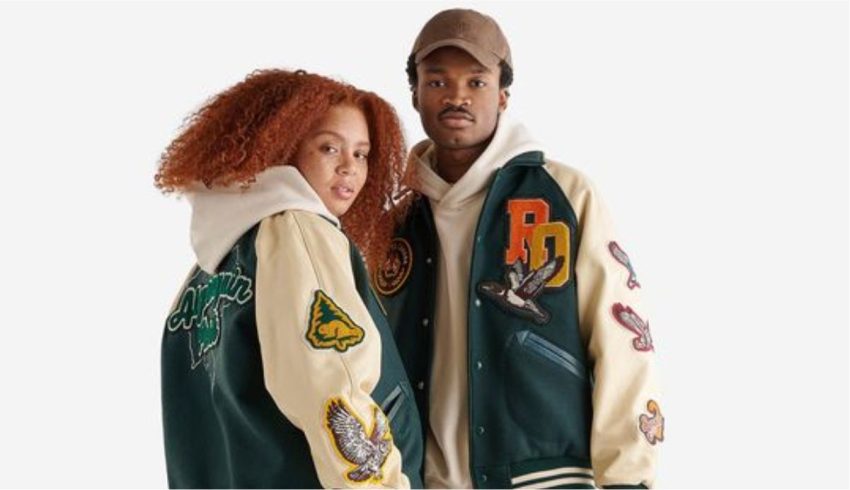 Tampilan Luar Jaket Varsity Di Kalangan Universitas