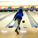 Olahraga Permainan Bowling Dengan Bola Yang Berat