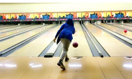 Olahraga Permainan Bowling Dengan Bola Yang Berat