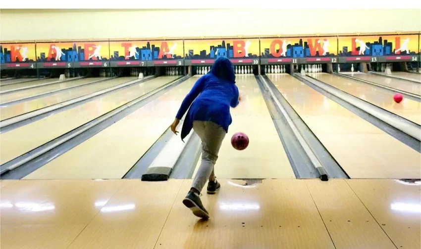 Olahraga Permainan Bowling Dengan Bola Yang Berat
