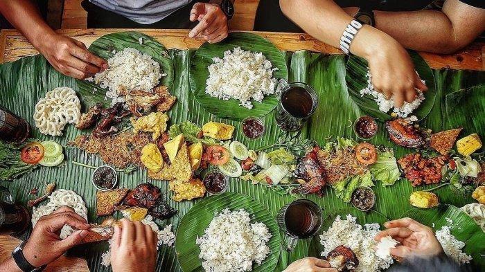 Kenikmatan Bersama Dengan Melakukan Budaya Liwetan