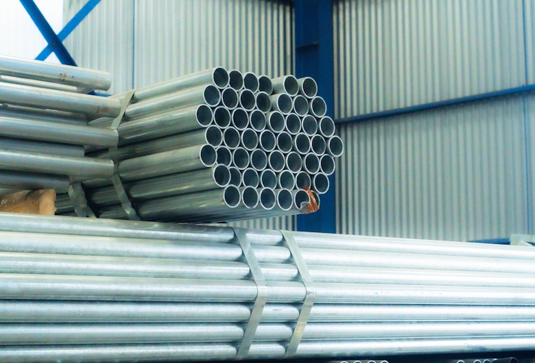 Bahan Logam Ringan Atau Aluminium Berwarna Putih