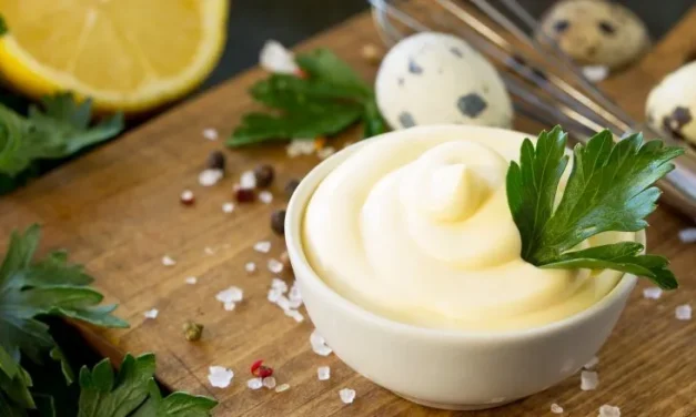 Saus Kental Mayonaise Berwarna Putih Pelengkap Makanan