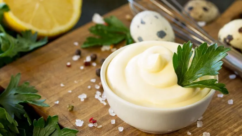 Saus Kental Mayonaise Berwarna Putih Pelengkap Makanan
