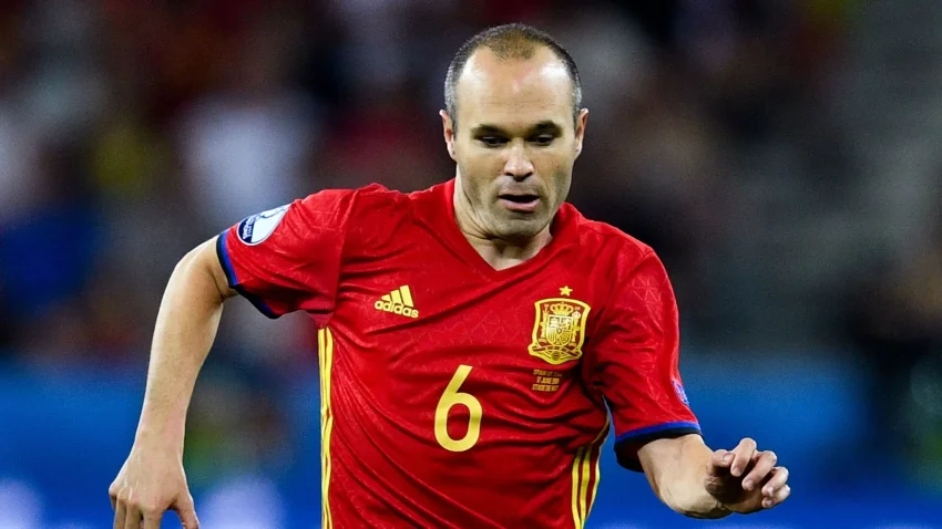 Pemain Spanyol Andres Iniesta Dalam Sepak Bola