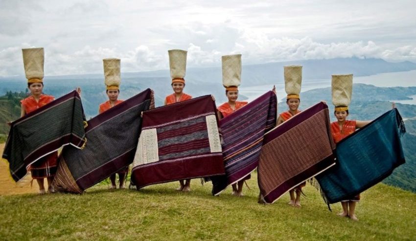 Budaya Batak Dalam Sebuah Kain Tradisional Ulos