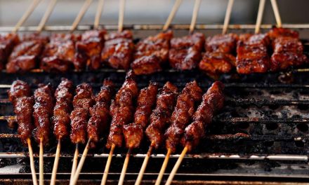 Hidangan Tusukan Daging Menjadi Sebuah Sate