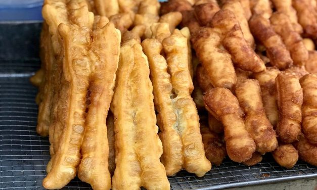 Makanan Goreng Cakwe Sebuah Roti Adonan Tepung