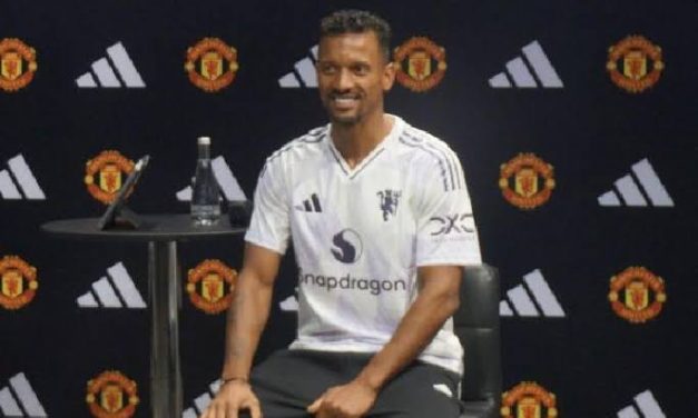 Pesepakbola Portugal Nani Dengan Permainan Lincah