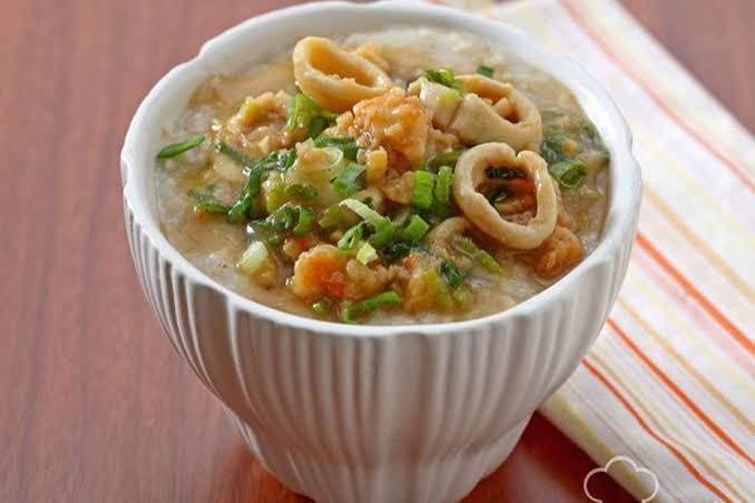 Makanan Lembut Unik Bubur Dengan Toppingnya