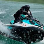 Kendaraan Cepat Jetski Di Sebuah Perairan