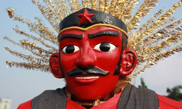 Boneka Besar Betawi Sebuah Ondel Ondel