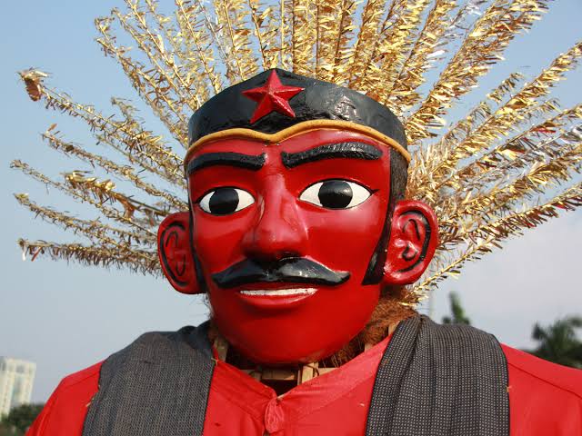Boneka Besar Betawi Sebuah Ondel Ondel