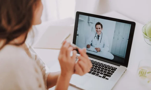 Layanan Kesehatan Online Kepada Seorang Dokter