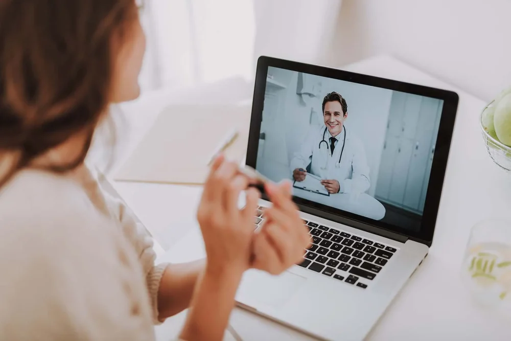 Layanan Kesehatan Online Kepada Seorang Dokter