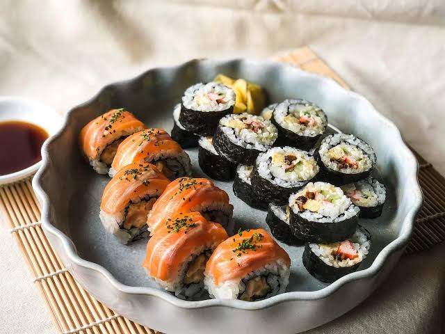 Makanan Unik Sushi Dengan Berbahan Mentah