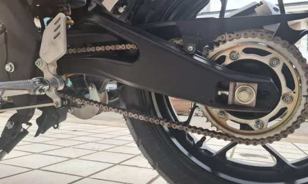 Sebuah Bulatan Gerigi Pada Roda Atau Gir Motor