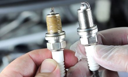 Sebuah Komponen Kendaraan Bermotor Pada Busi