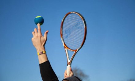 Olahraga Lapangan Tenis Dengan Raket Dan Bola