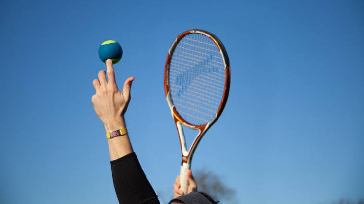 Olahraga Lapangan Tenis Dengan Raket Dan Bola