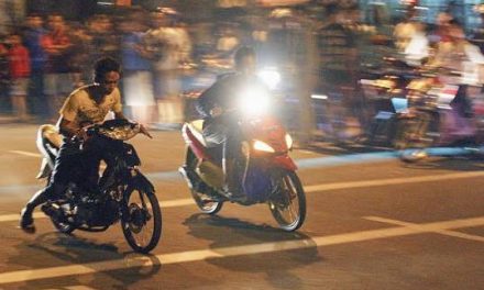 Trek Balapan Liar Motor Oleh Anak Muda