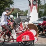 Kendaraan Tradisional Becak Sebagai Transportasi Umum