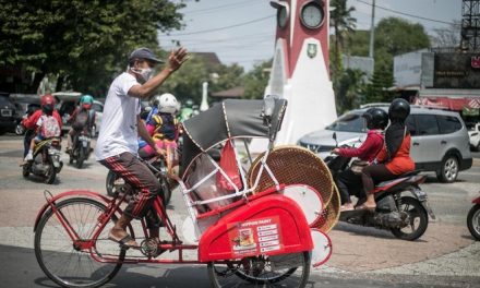 Kendaraan Tradisional Becak Sebagai Transportasi Umum