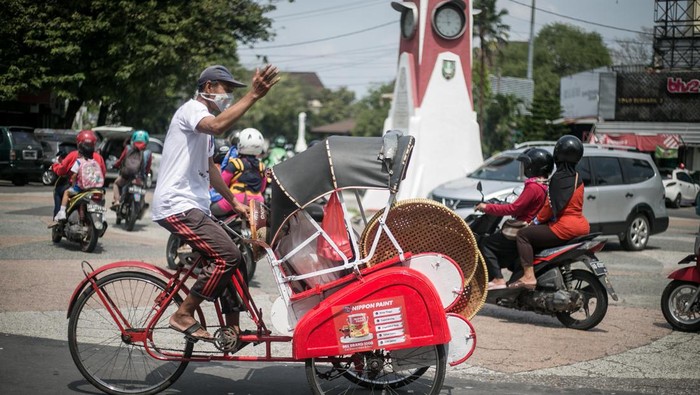 Kendaraan Tradisional Becak Sebagai Transportasi Umum